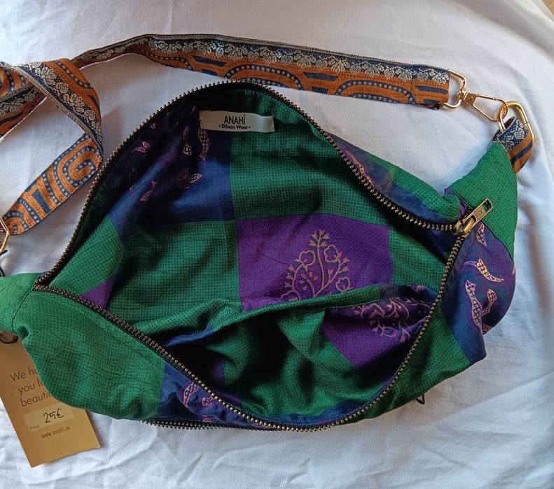 Bolsa  de cintura ou tiracolo em seda .nova