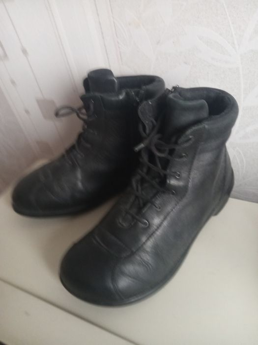 Ботинки  берцы  кожаные теплые с высокой шнуровкой р39,ст25,5см