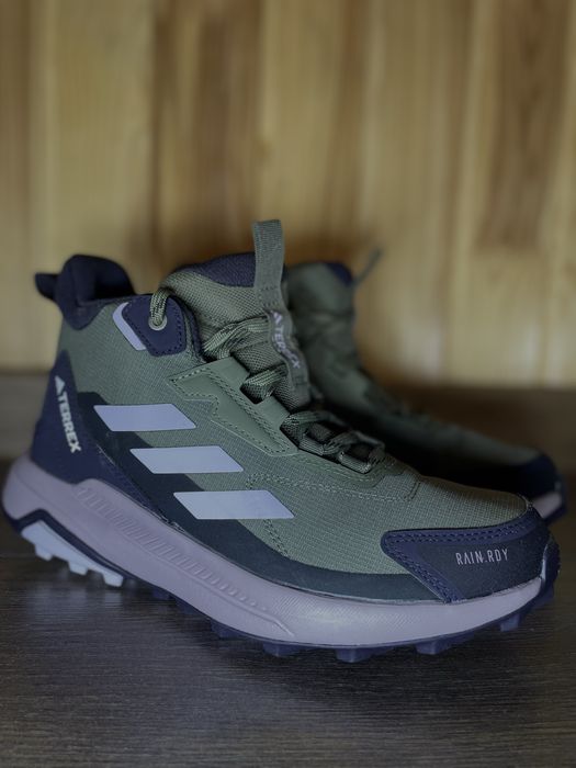 Нові жіночі оригінальні напів кросівки Adidas Terrex Anylander Mid Rain.Rdy Olive Strata/Silver Dawn/Amber(розмір 38)