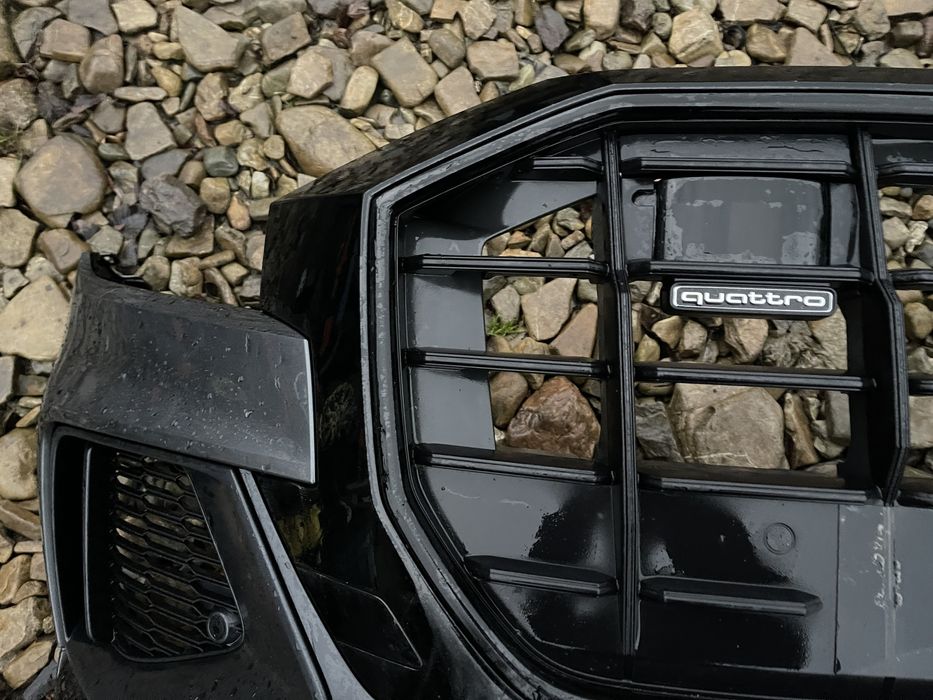 Передній бампер комплектний колір 6Y / Z7S AUDI Q8 4M8 2018-2022