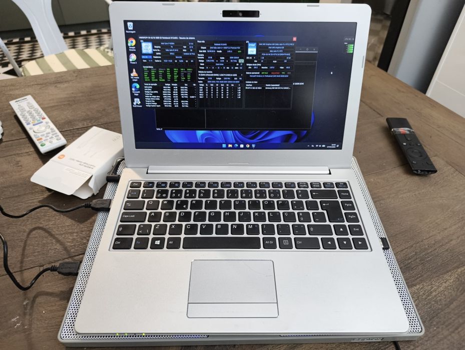 Clevo N13xWU i7-8550u 8gb DDR4 -256Gb nvme + 500Gb HDD