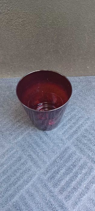 Vasos vidro vermelho para flores