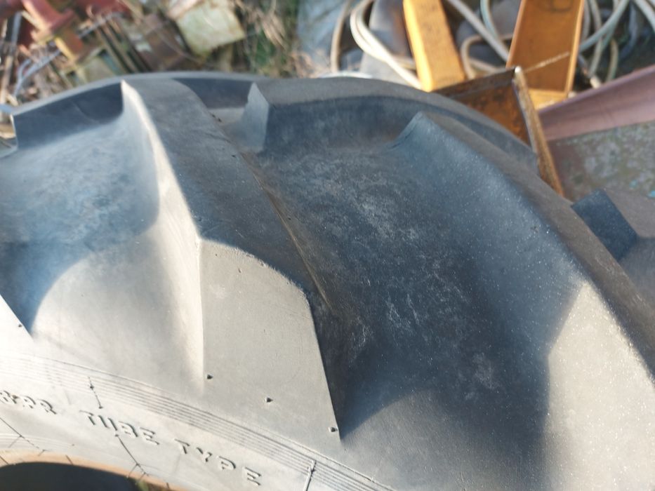 Opona tylna do c330 stan bardzo dobry