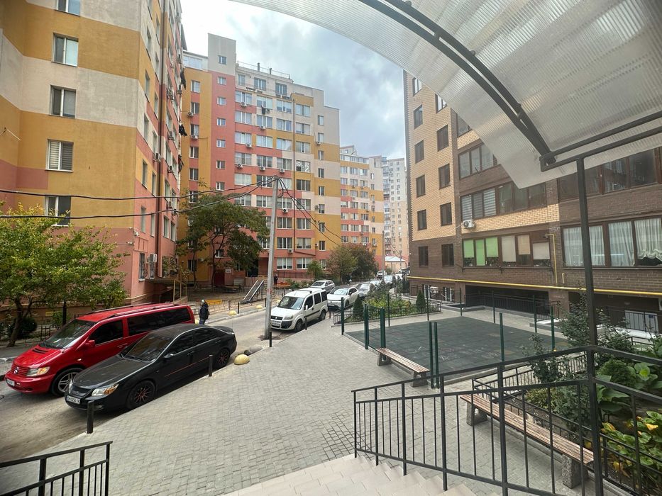 Продам 2-комнатную квартиру 51м с газовым котлом, кирпич, Грушевского