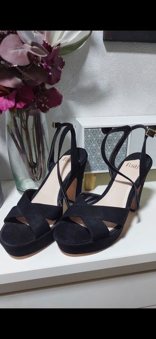 Nowe wysokie sandałki r.38