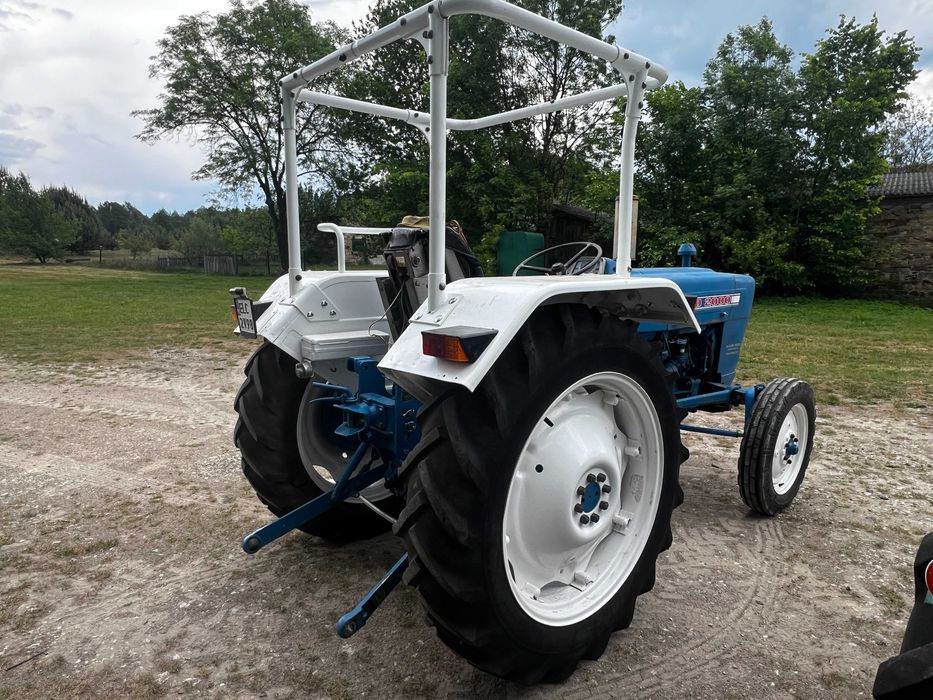 Ciągnik Traktor Ford 2000 z turem i wspomaganiem