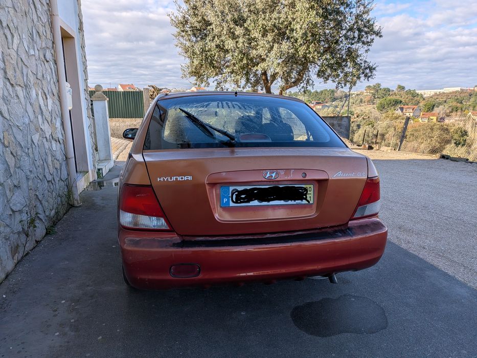 Hyundai Accent com poucos quilometros