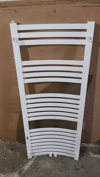 Grzejniki łazienkowe białe wieszakowe do łazienki.