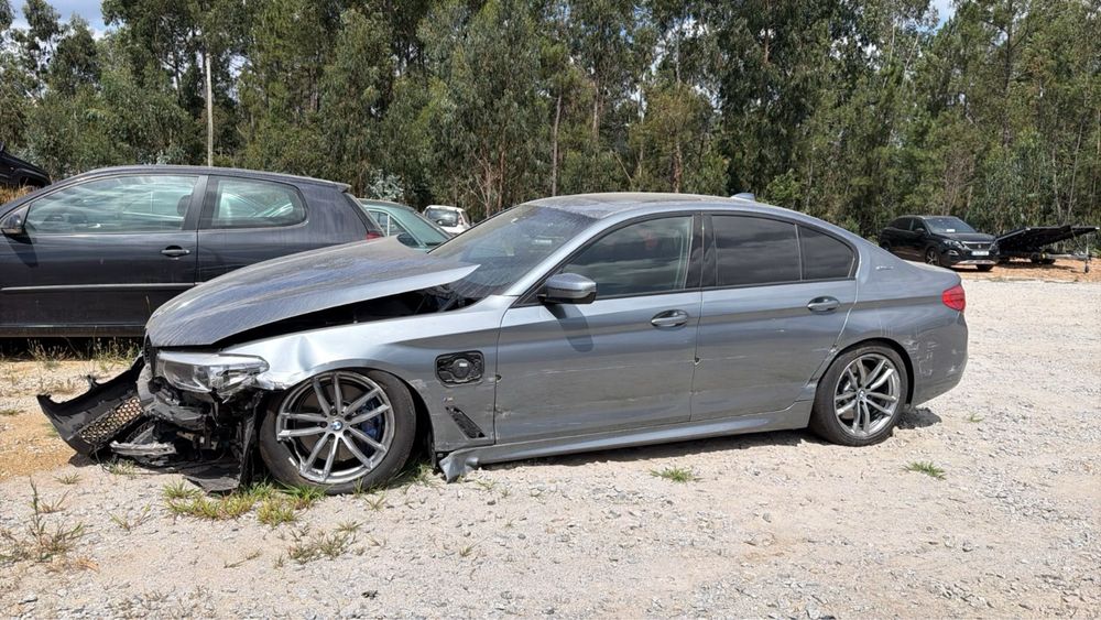 BMW 530e (acidentado)