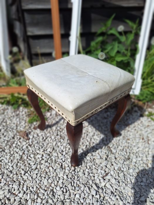 Pufa skórzana ludwikowska, drewno