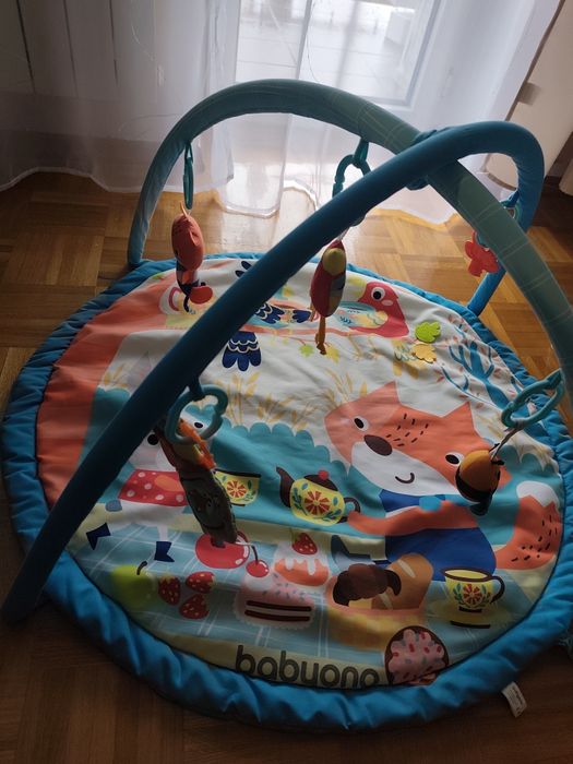 Mata edukacyjna plus zabawki na rączki i nóżki