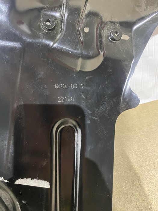 Tesla Model Y панель , обшивка бокова