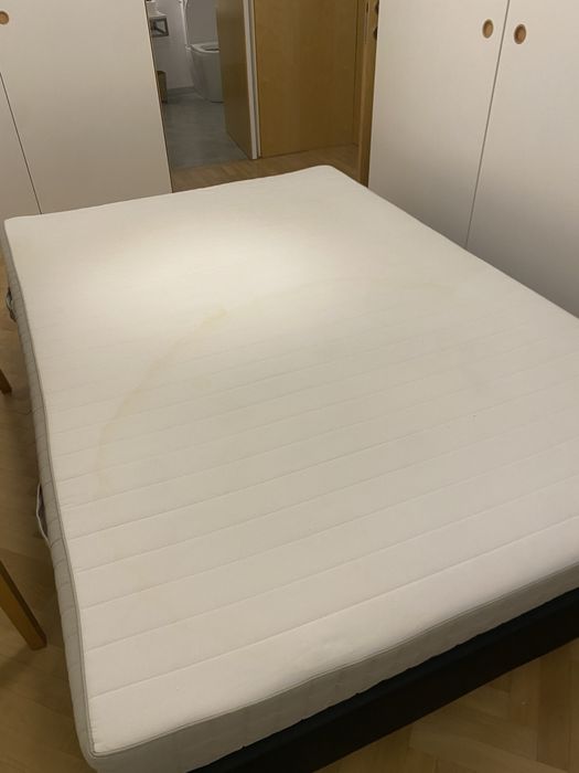 Sommier preto de napa e colchao ikea
