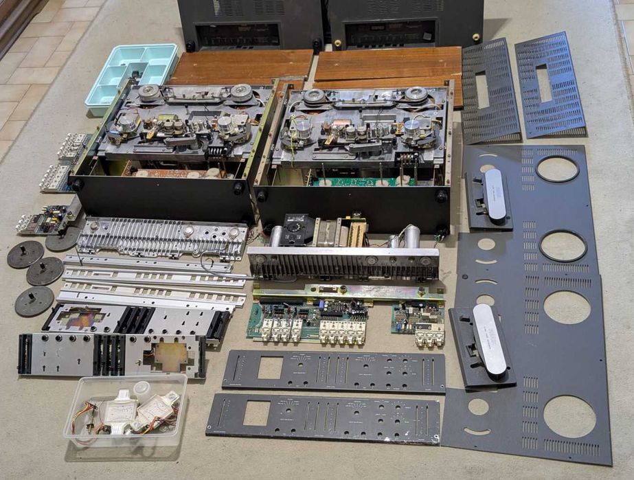 Lote de peças de 2 gravadores Revox A700