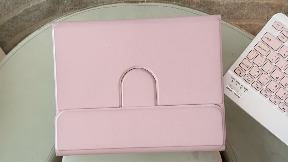 Capa com teclado para iPad A16