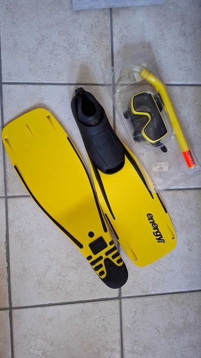 Barbatanas e máscara