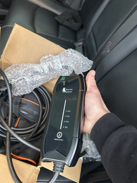 Зарядний пристрій Tesla USA NACS