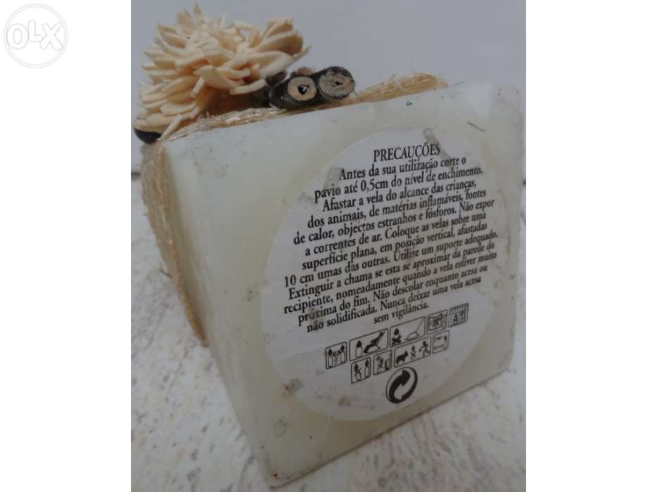 Vela de cera decorativa branca