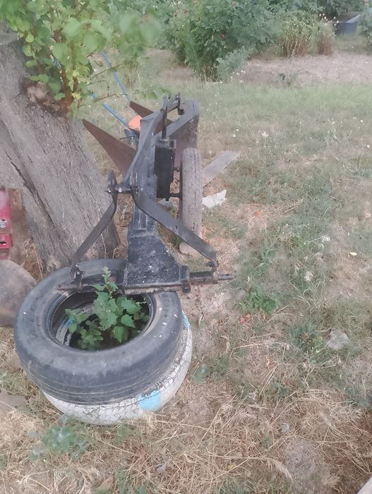 Плуг до мінітрактора