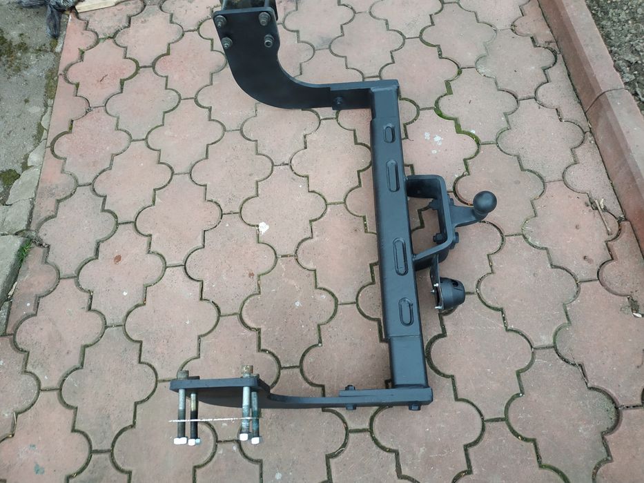 Фаркоп Крафтер . Спрінтер  . Бампер з пластиковою підніжкою . 14 р .