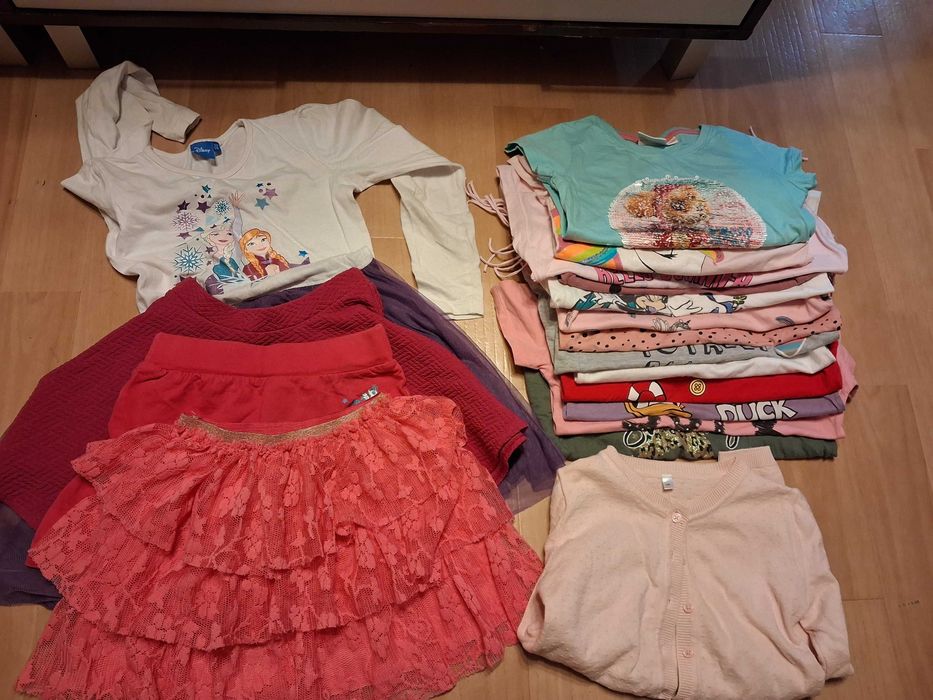 Ubranka dla dziewczynki rozmiar 122-128