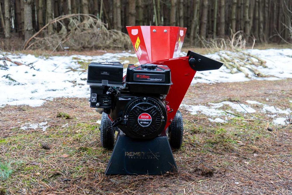 Rębak spalinowy REMET RTS-300 == rozdrabniacz od gałezi