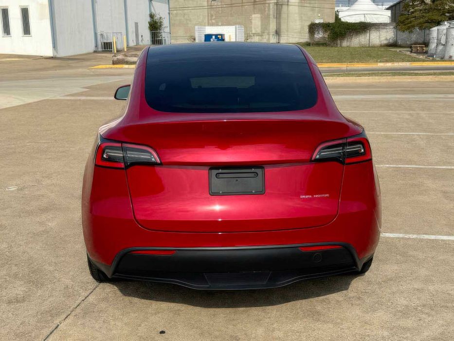 Tesla Model Y      2021