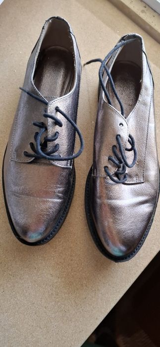 Sapatos de senhora prateados