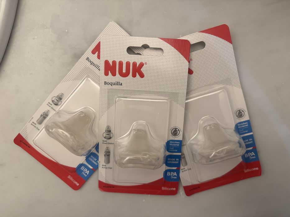 Nuk tetina silicone para copo.