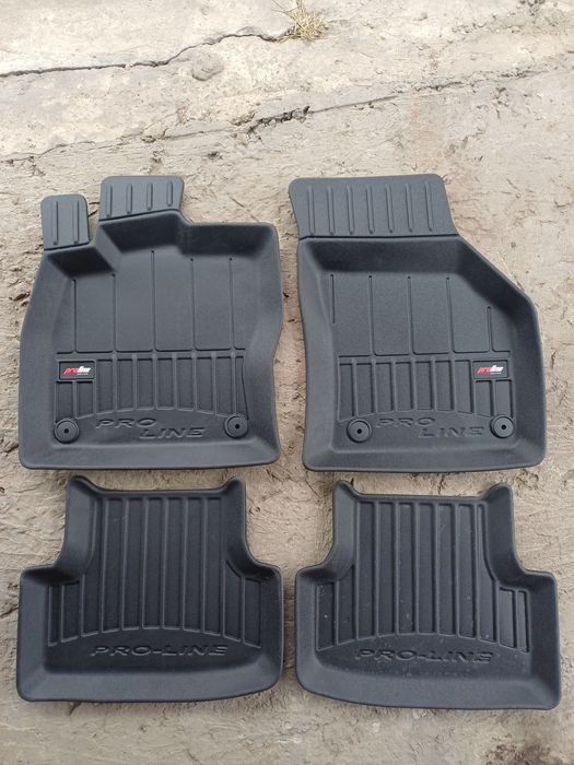 Килимки  нові на 7 golf