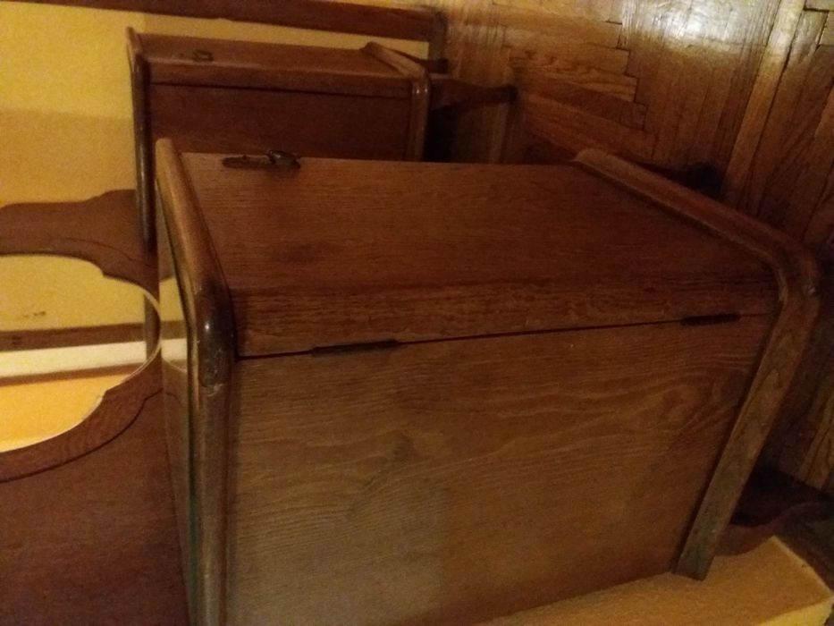 Трюмо. Деревянное трюмо.