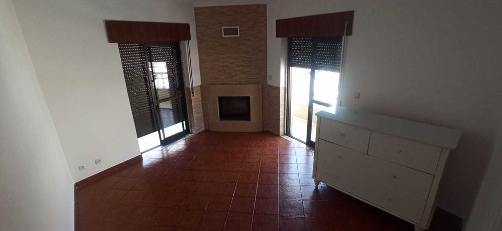 Apartamento T2 em Camarate, 1º andar