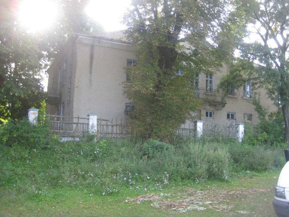 Комерційна нерухомість: адмінбудівлі, гараж, прохідна | Продаж