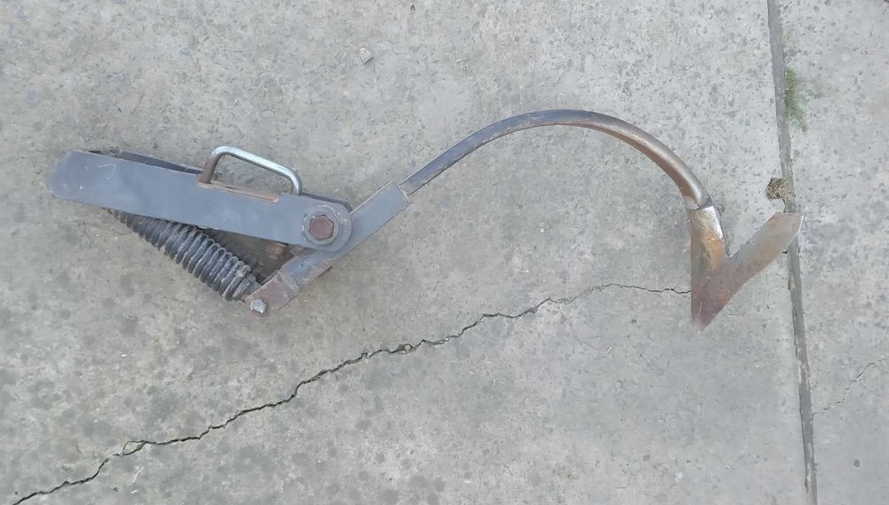 Стійка культиватора в зборі