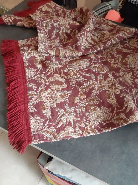 Makatka prl szal obrus bieżnik vintage 140x46 cm stara rzecz babcia  czerwona frędzle  kolekcja vintage stara rzecz