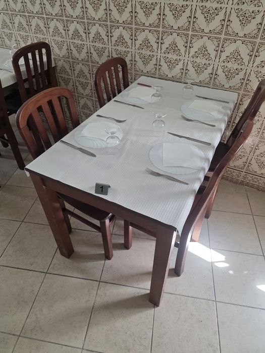 Mesa com cadeiras