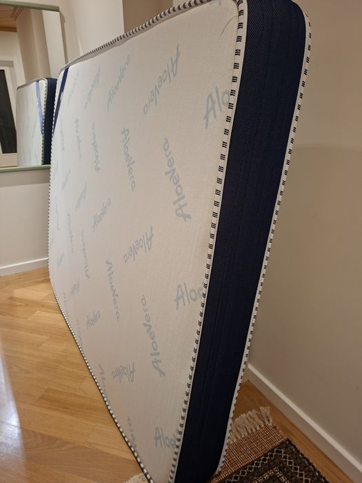 Colchão 190x140 praticamente Novo!