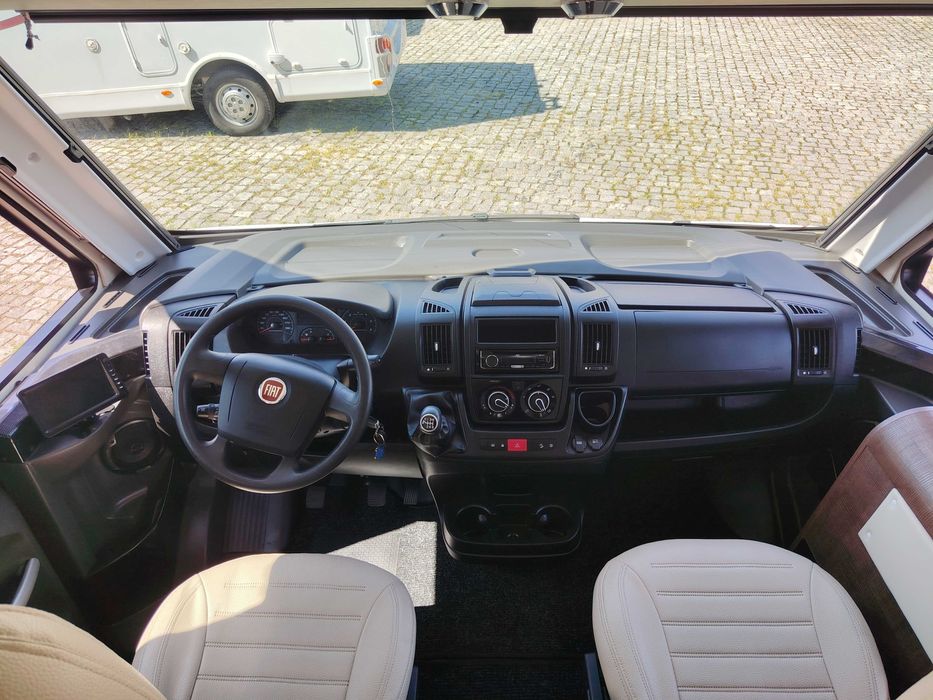 Autocaravana Mc Louis Ness 80 G (cama central)