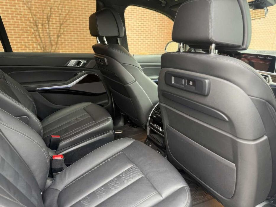 BMW X7      2020