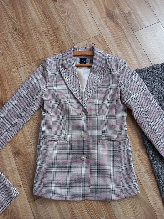 Garnitur damski ze spódnicą