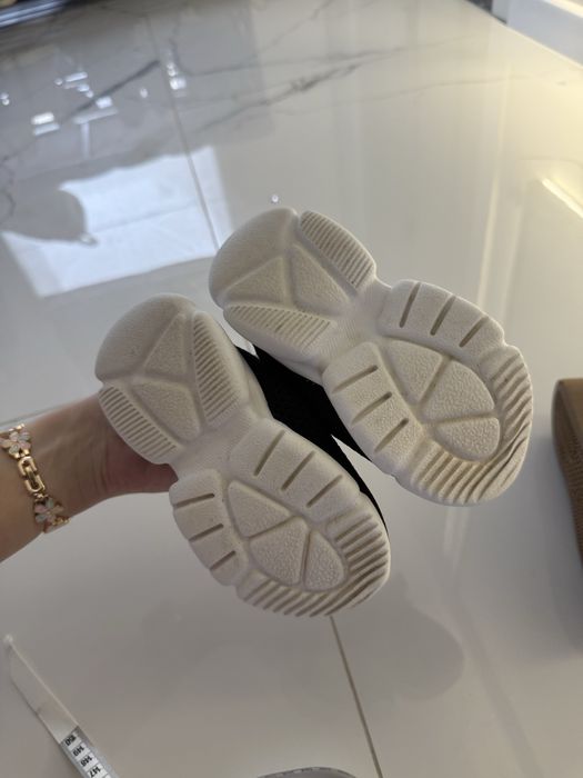 Куртка та кеди для хлопчика або дівчинки