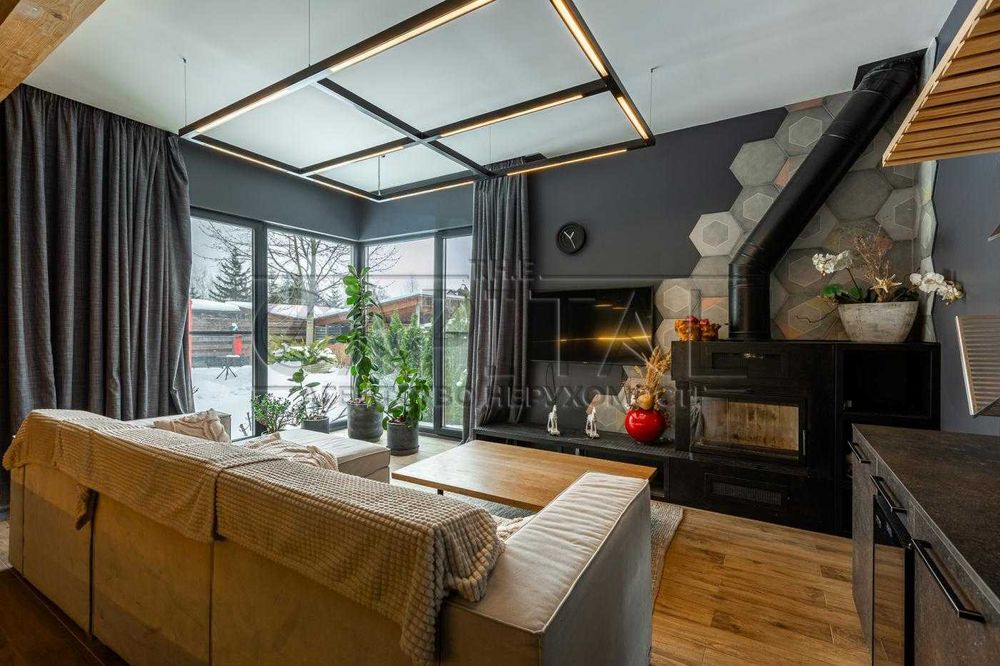 House in Kyiv, Pyrohiv - View 3
