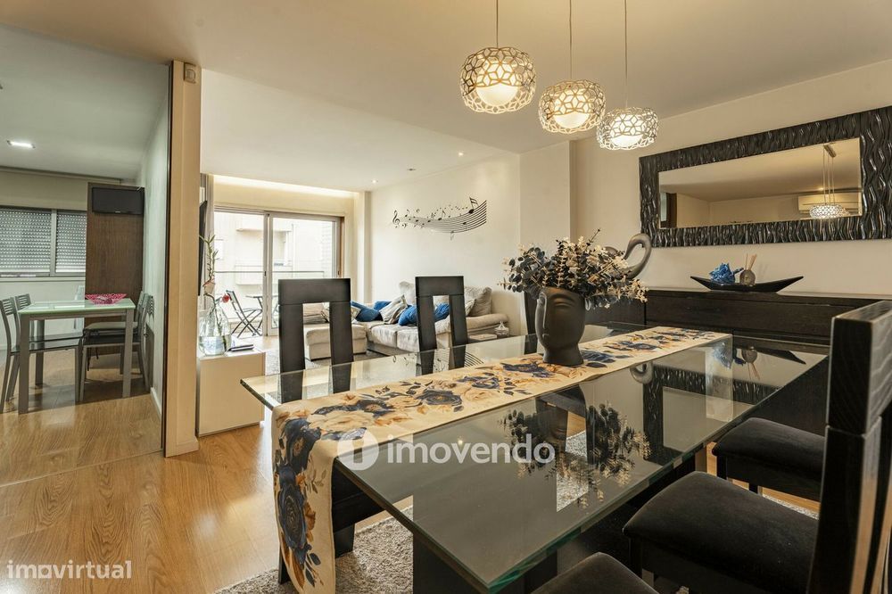 Apartamento T3 com garagem e áreas amplas, em Braga