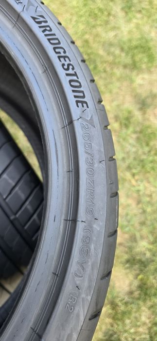 245/35/19. 265/30/19 Bridgestone lato
