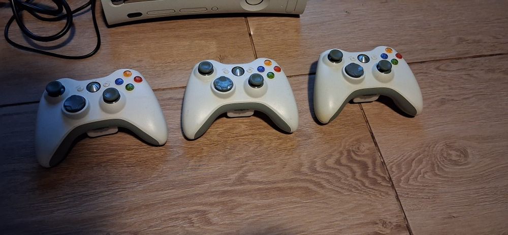 Xbox 360 60gb 3 pady + kinect
