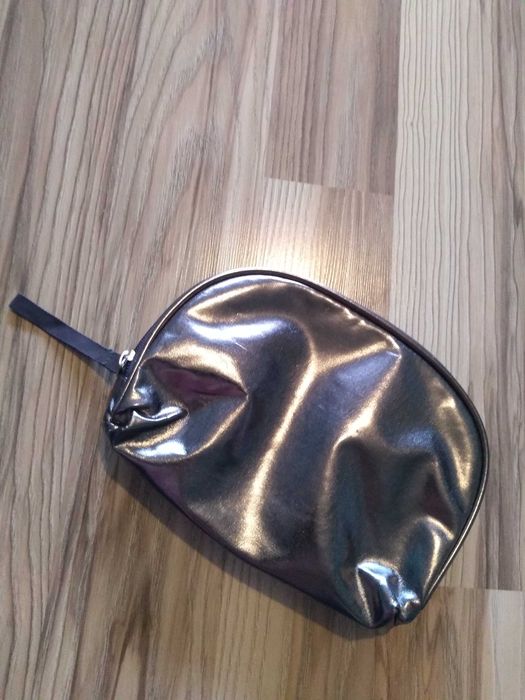 Metaliczna kosmetyczka saszetka na kosmetyki