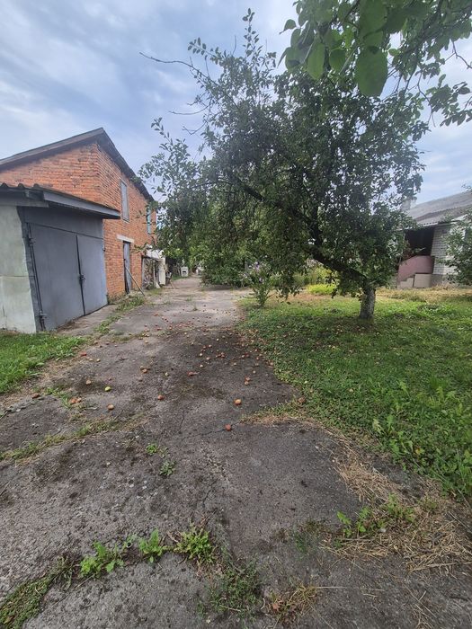 Продам пів будинку