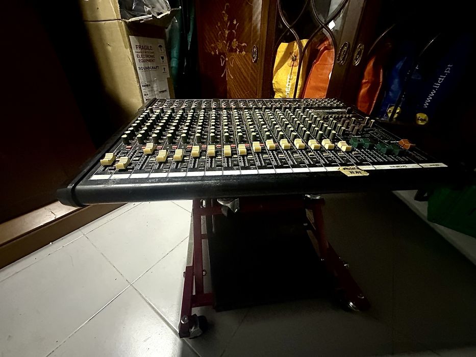 Mesa de mistura profissional Studiomaster C5X16