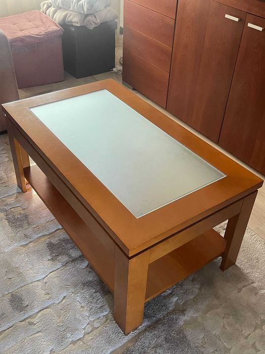 Móvel e mesa de centro em cerejeira