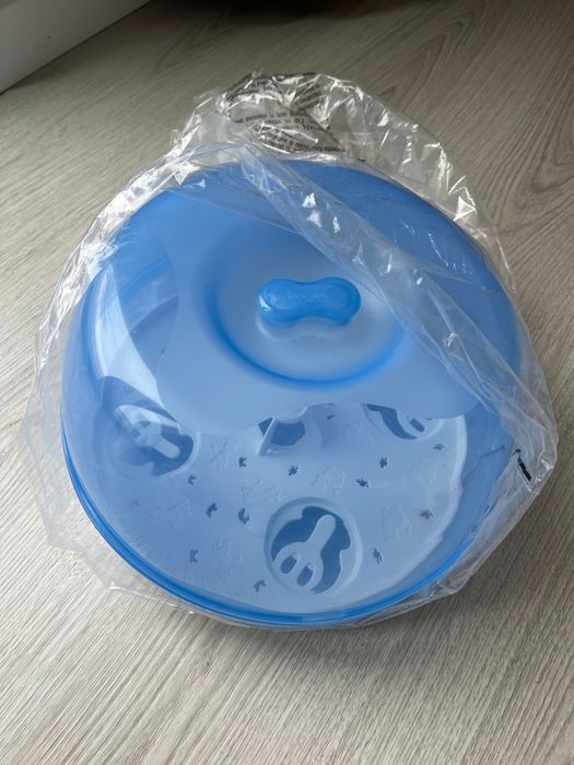 Cadeira pequena de criança do IKEA.